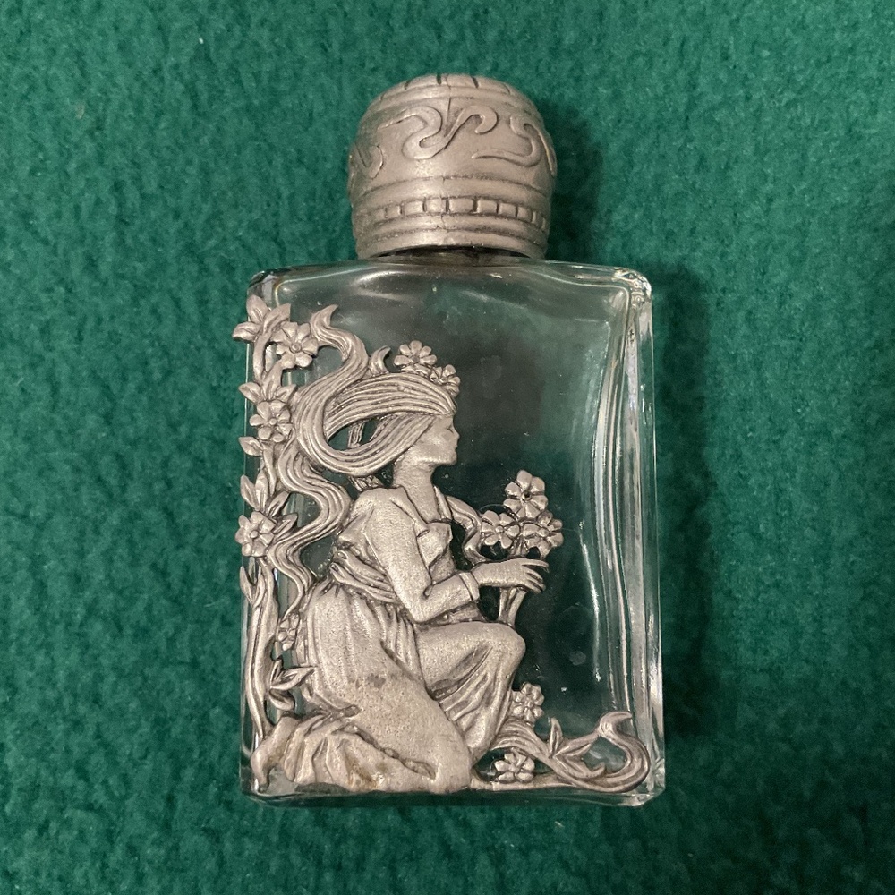 Perfume bottle - Picture 2 of 4